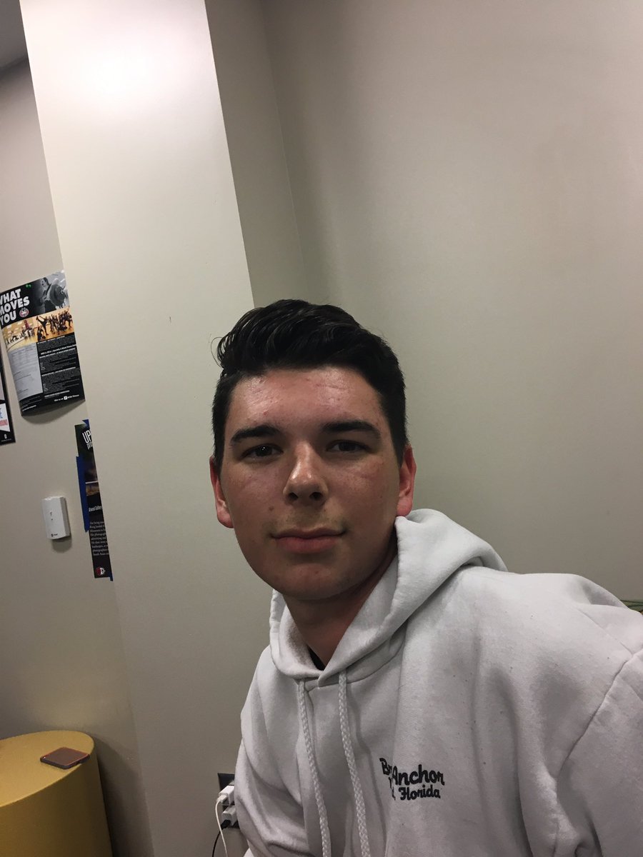 JHedensten's tweet photo. 200 retweets and I can shave his head come on people.... https://t.co/dSLwA2cUMz