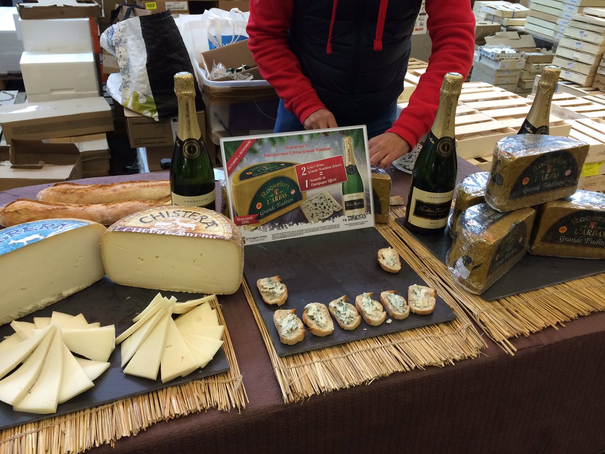 stratgourmet's tweet photo. Profitez d'1 bouteille de champagne Nicolas Feuillatte offerte pour l'achat de 2 colis Roquefort l'Arbas - Buisson https://t.co/rrhRbC9tMU