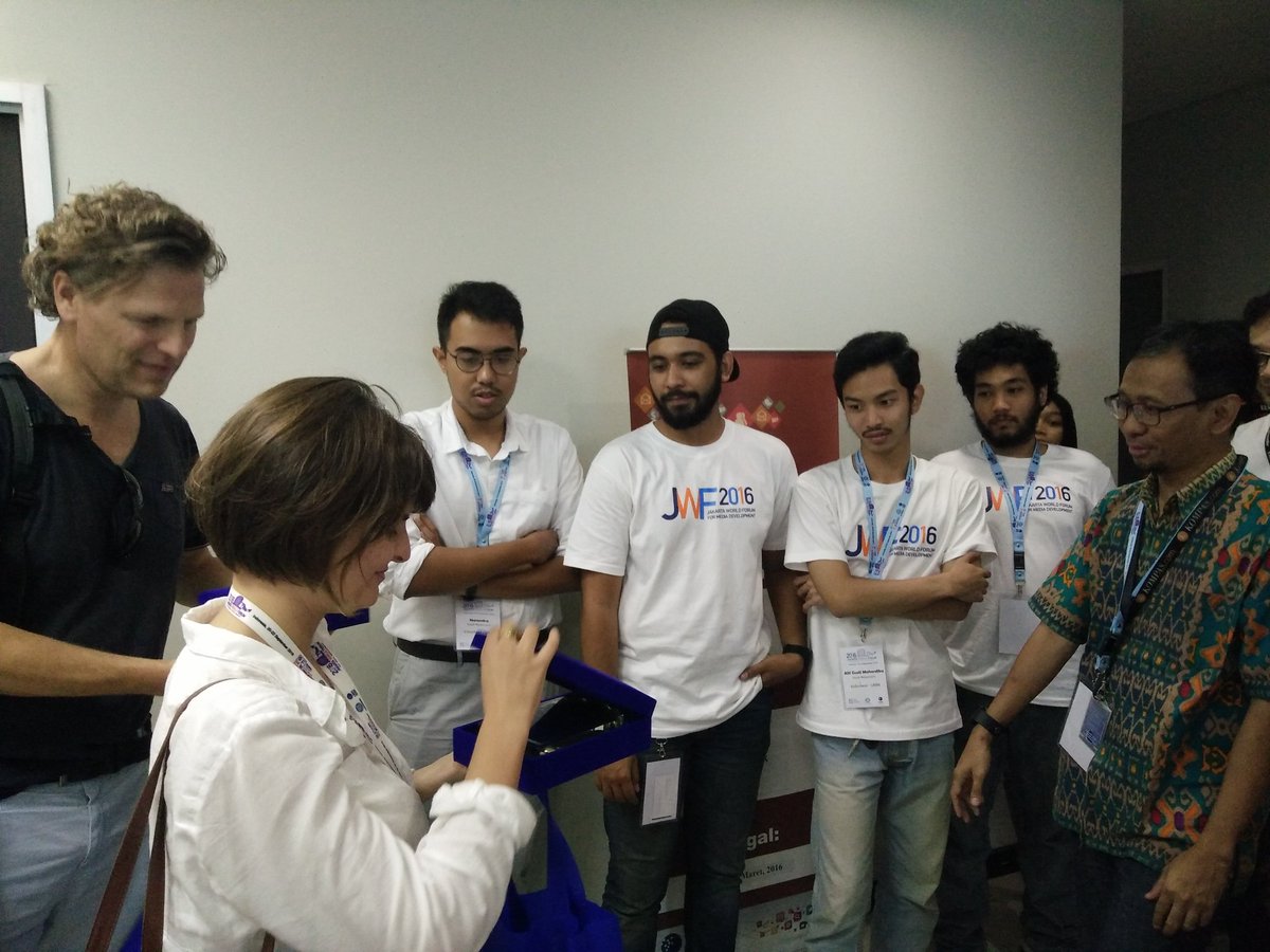 mugscope's tweet photo. #mugscope team and @umn_serpong are giving little appreciation to @jlvisser and @verenahoelzl, good bye! ππ https://t.co/4cy5CHHwzW