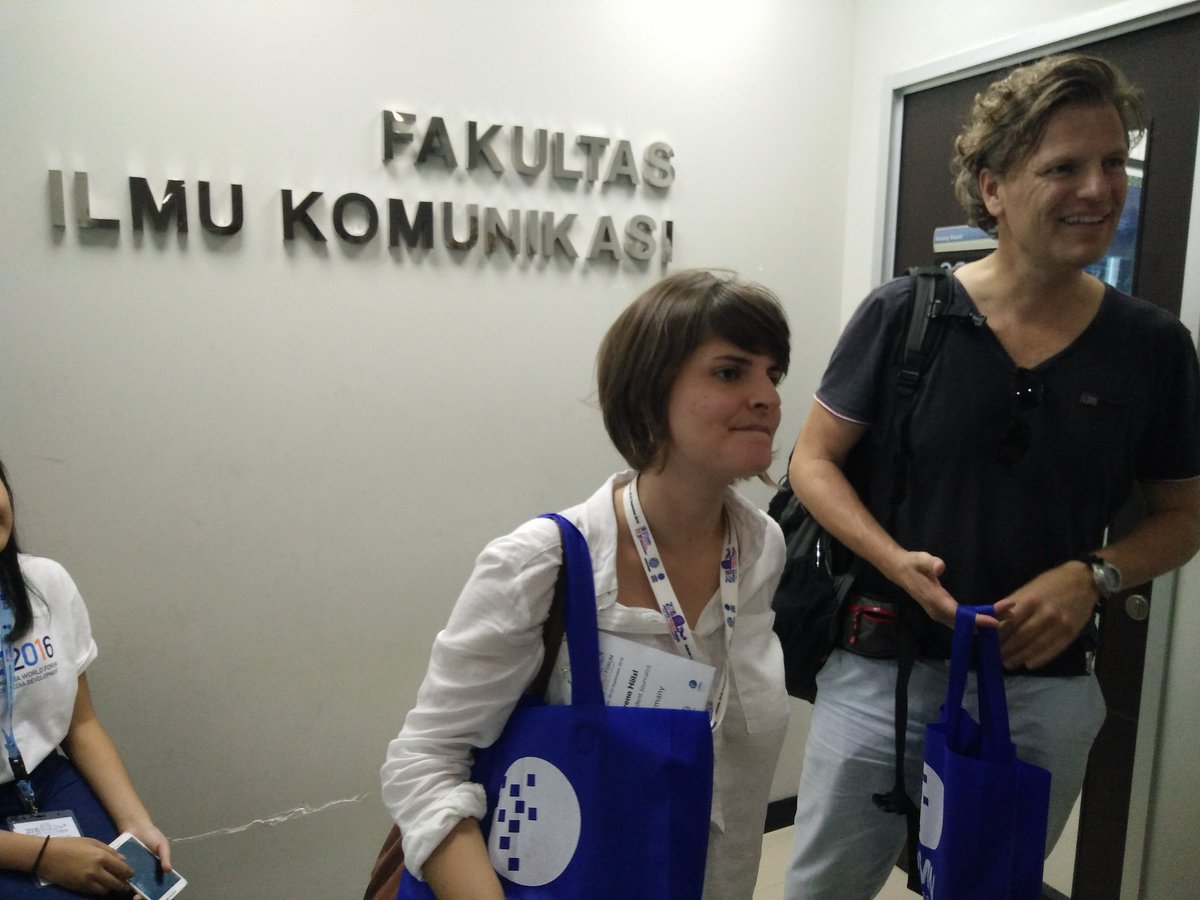 mugscope's tweet photo. #mugscope team and @umn_serpong are giving little appreciation to @jlvisser and @verenahoelzl, good bye! ππ https://t.co/4cy5CHHwzW