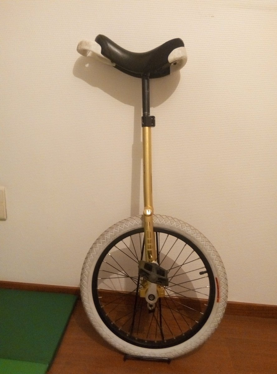 driesvanstappen's tweet photo. Looking for the other half of my bike to ride to work today #CronosCarFree #circus https://t.co/zDg5KF8lZs