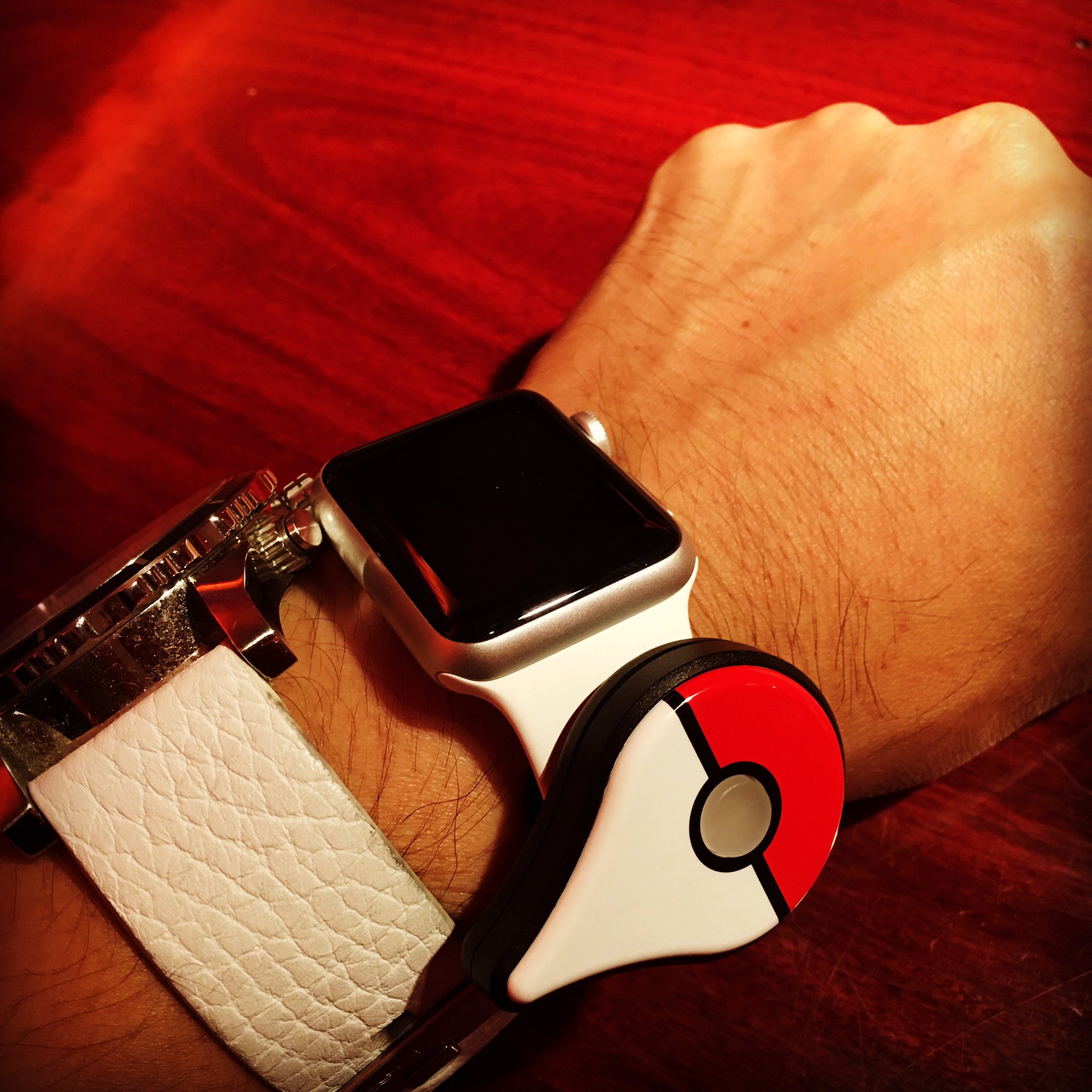 デジタルおもちゃ夢工場長 ポケモンgoプラスにapple Watchをさらにプラス ゲットしたポケモンの名前がwatch に表示されないから この組み合わせは あんまり意味ないんだけど なんだか気持ちは高揚 でもポケタンの通知をwatchで受けながらのプレイは