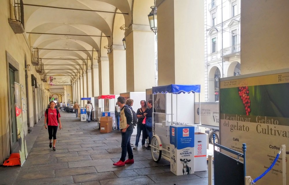 #ViadelGelato in allestimento in via Po 35, tanti gusti di gelato da assaggiare #Torino #TerraMadre #SalonedelGusto #SlowFood