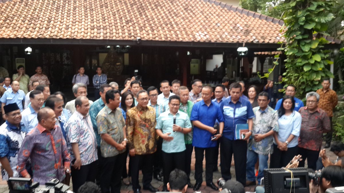 RadioElshinta's tweet photo. 4 Parpol sdh memiliki 1 nama Cagub/Cawagub namun blm sepakat dgn calon dari Partai Gerindra dan PKS. (riw) https://t.co/72sUrkx9g3