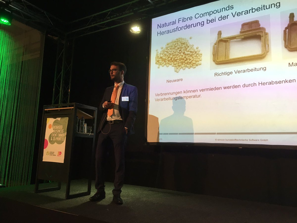 Op dit moment uitleg over de mogelijkheden voor biobased kunststoffen in microspuitgiettechniek. Nu Bernhard Helbich van Simcon