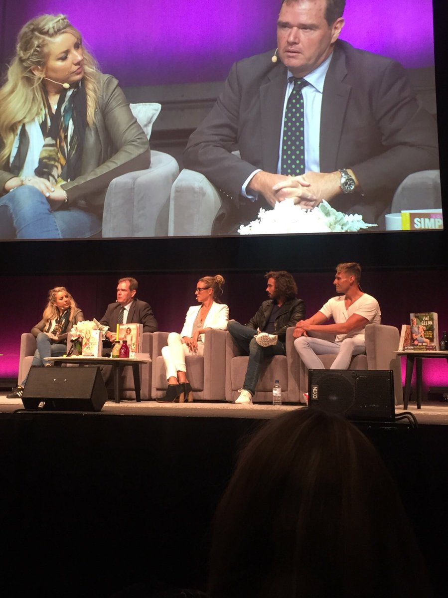 WSIEAustralia's tweet photo. Deep in conversation with @yummololaberry and @gillespi in #Melbourne tonight. @businesschicks #wsieaustralia https://t.co/xLvxsalWzW