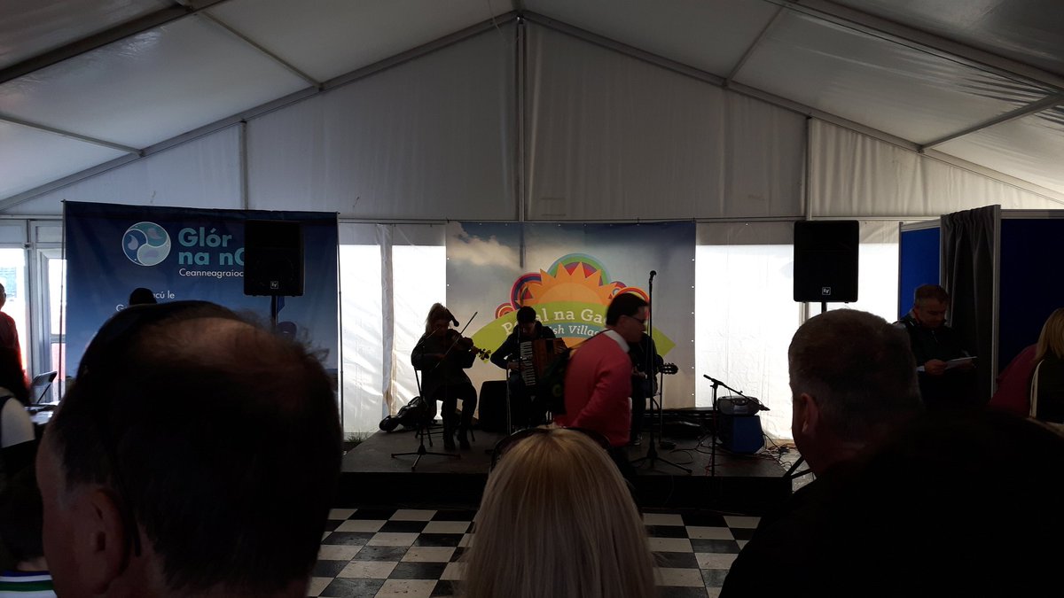 GaelLinn's tweet photo. An-spórt is spraoi i @PobalnaG ag an @NPAIE #Gaeilge Tar ar cuairt chugainn! https://t.co/tUXdBtjtg6