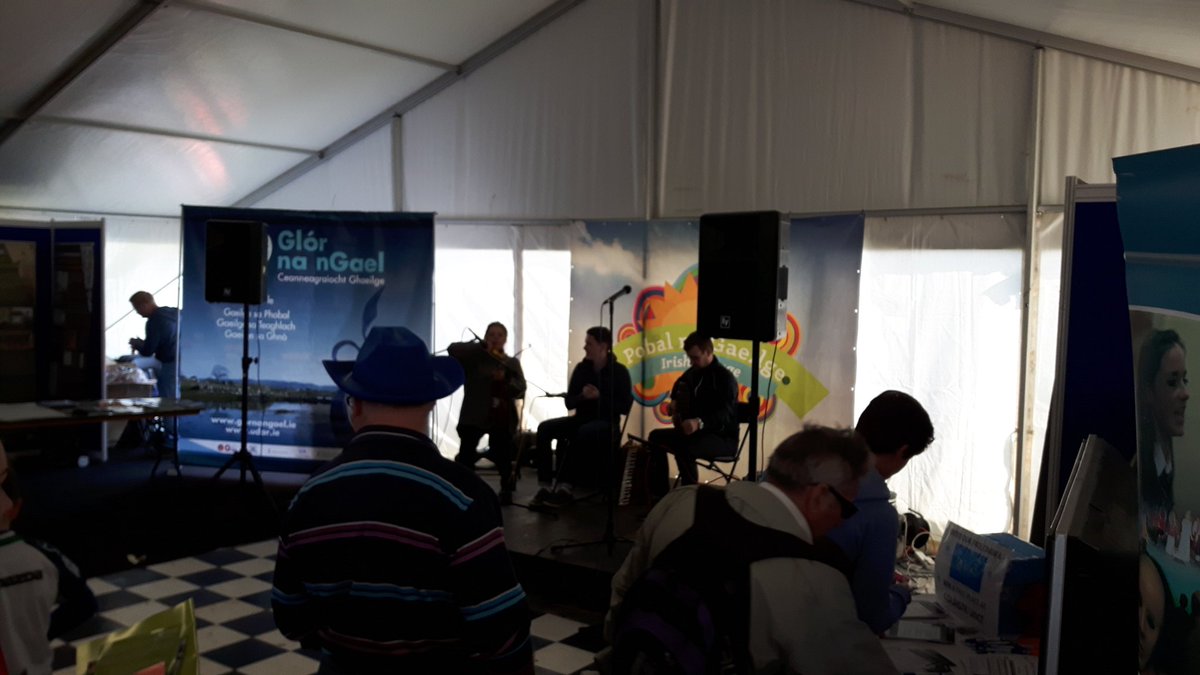 GaelLinn's tweet photo. An-spórt is spraoi i @PobalnaG ag an @NPAIE #Gaeilge Tar ar cuairt chugainn! https://t.co/tUXdBtjtg6