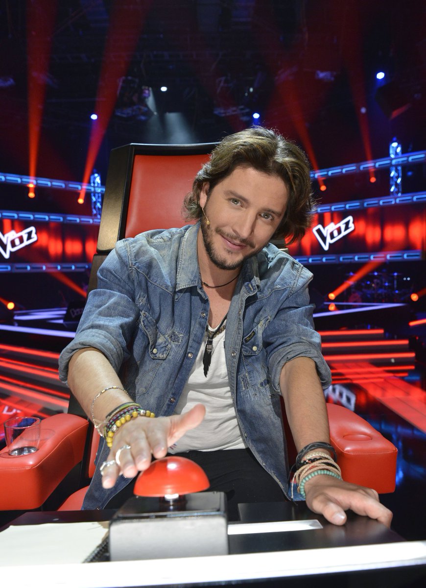 telemaniaes's tweet photo. ¡#LaVozVuelve arrasando! Más de 3,3 M y un 28,7% de cuota, el 2º mejor 'share' de su historia 🎤👏😊 @lavoztelecinco https://t.co/RMTiP9yMC8 https://t.co/Um6iQwYCtg