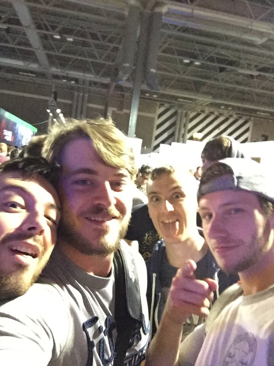 gazm91's tweet photo. Waiting to play battlefield1! @electronicarts #forharambe #battlefield #ea #EGX2016 #ComicCon2016 https://t.co/3ecomdekMT