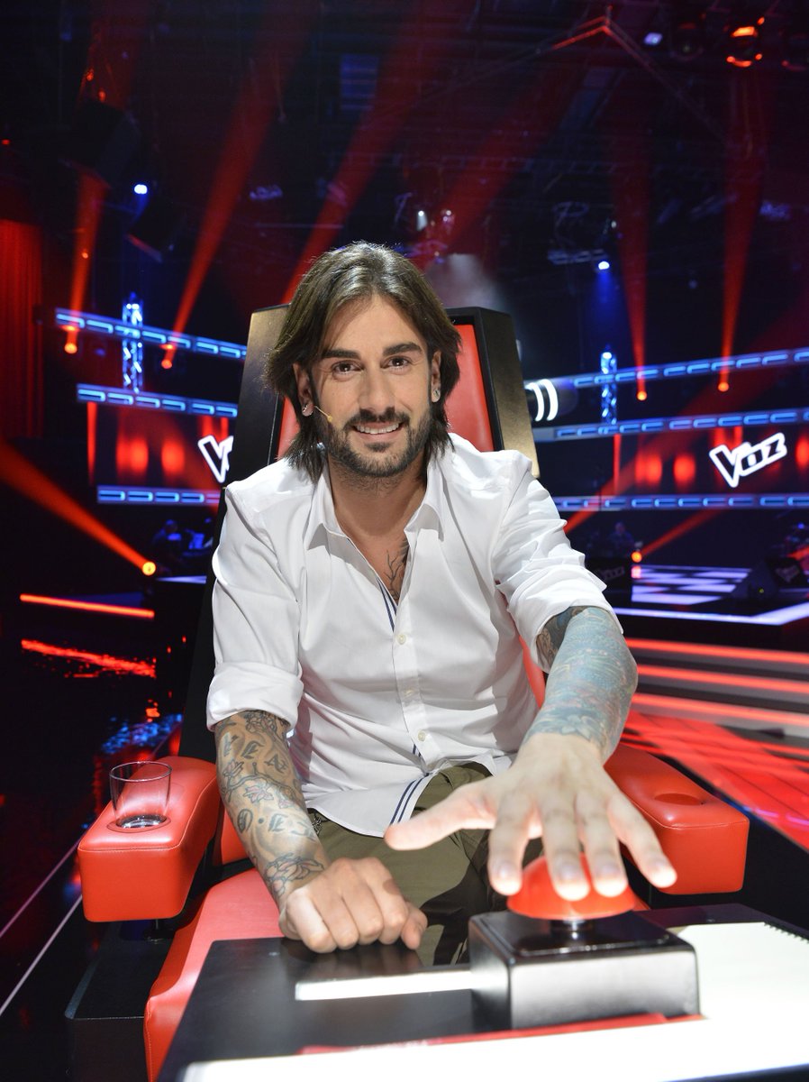 telemaniaes's tweet photo. ¡#LaVozVuelve arrasando! Más de 3,3 M y un 28,7% de cuota, el 2º mejor 'share' de su historia 🎤👏😊 @lavoztelecinco https://t.co/RMTiP9yMC8 https://t.co/Um6iQwYCtg