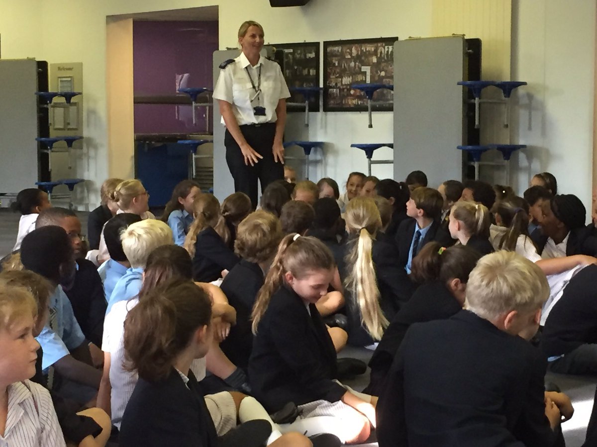 neelamaparmar1's tweet photo. Fantastic online safety session with Kent Police officer Mandy for years 5 and 6 @AshfordSchool @kent_police https://t.co/4kFaF79HpC