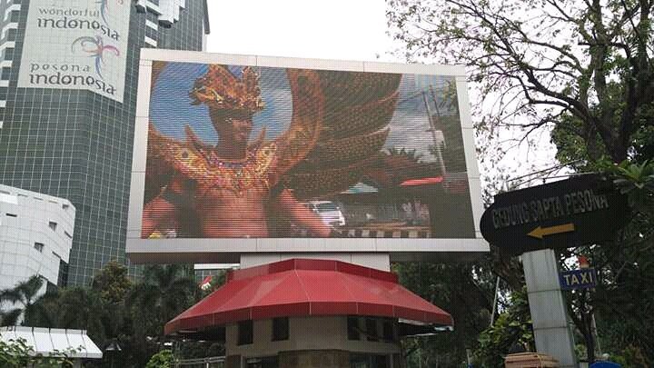 Video promosi Tabalong Ethnic Festival tayang di Videotrone pintu masuk Gd. Pesona Indonesia