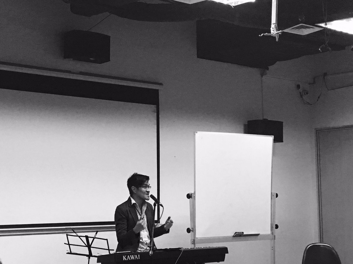 mintMBM's tweet photo. Happening now: Vincent de Jesus talking about how he got into the industry + composing &amp; more! #SHUFFLE #MBMWeek2016 https://t.co/05gjV8j4Ph
