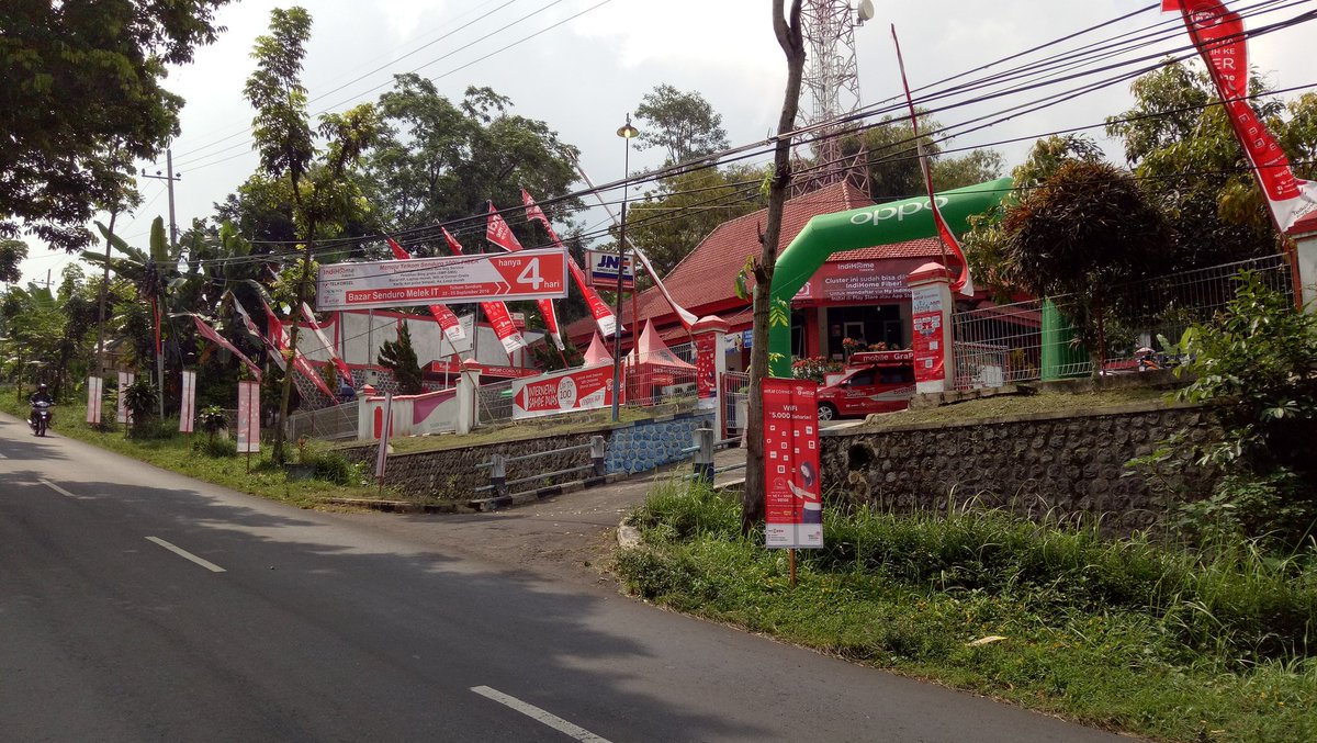 henrysoedidarma's tweet photo. @parwi66 @_funtastic5_ #TelkomFuntastic5 #PSTREG5 Bazar IT #OTTIndihome menuju #Senduro #Lumajang 100% Fiber https://t.co/F9lwafYfD0
