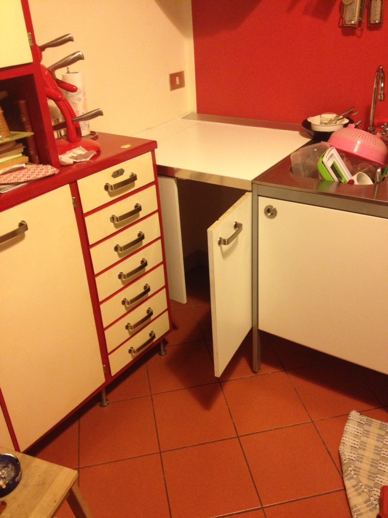 FrederickMiche4's tweet photo. Bentornato autunno,evviva il mio nuovo armadietto #autoprodotto  #diy #pornofalegnameria #sperimentaresempre https://t.co/j55agRtGGP