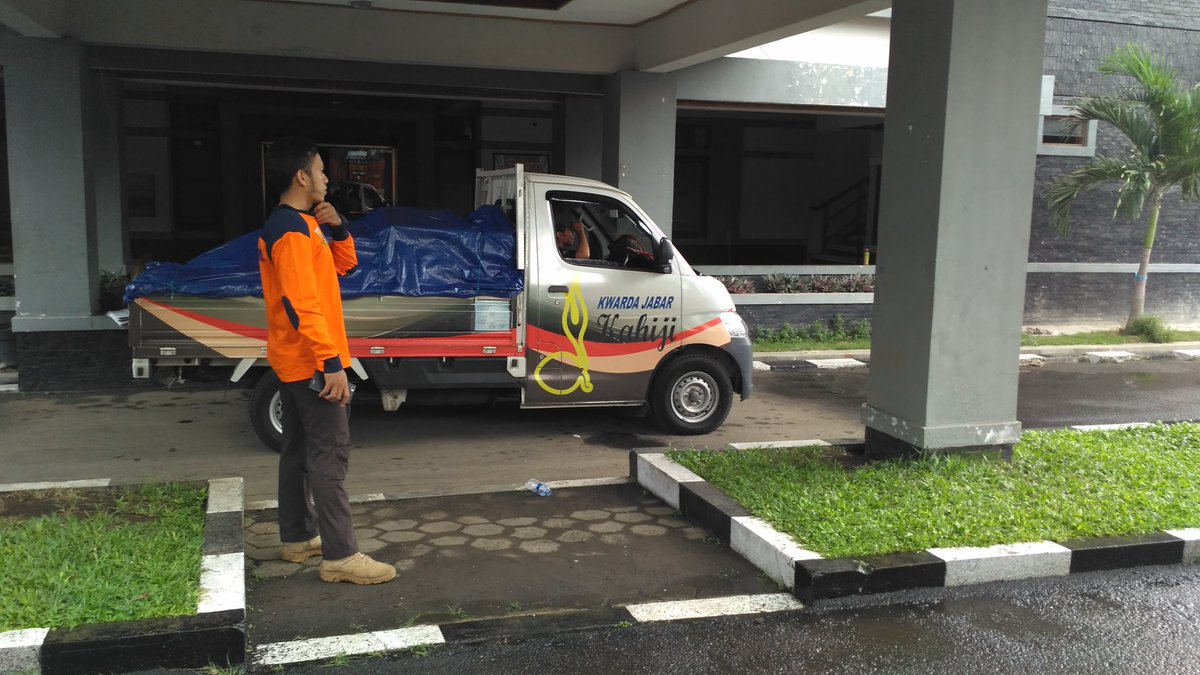 PbriRescuer's tweet photo. Support Bantuan logistik @PramukaJabar ke @garutkab . Tetap semangat Pramuka @kwarcabgarut @kwarnas @humasjabar https://t.co/HGqxXTbSxl