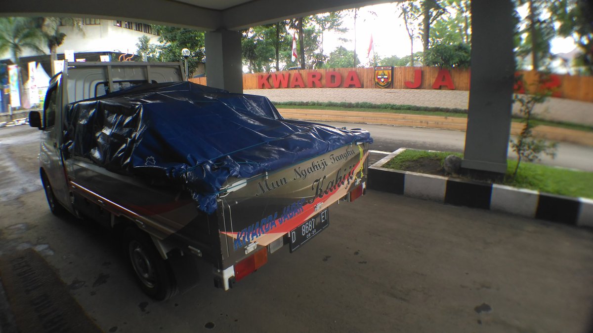 PbriRescuer's tweet photo. Support Bantuan logistik @PramukaJabar ke @garutkab . Tetap semangat Pramuka @kwarcabgarut @kwarnas @humasjabar https://t.co/HGqxXTbSxl