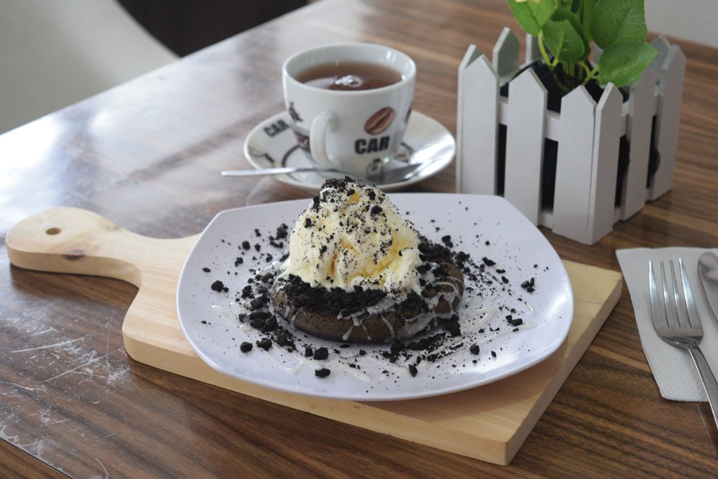MyPadzCafe's tweet photo. Pancake Oreo denganice cream vanila , saus putih dan taburan oreo yang renyah  cc @Kuliner_Tangsel https://t.co/CLsSbNRUjw