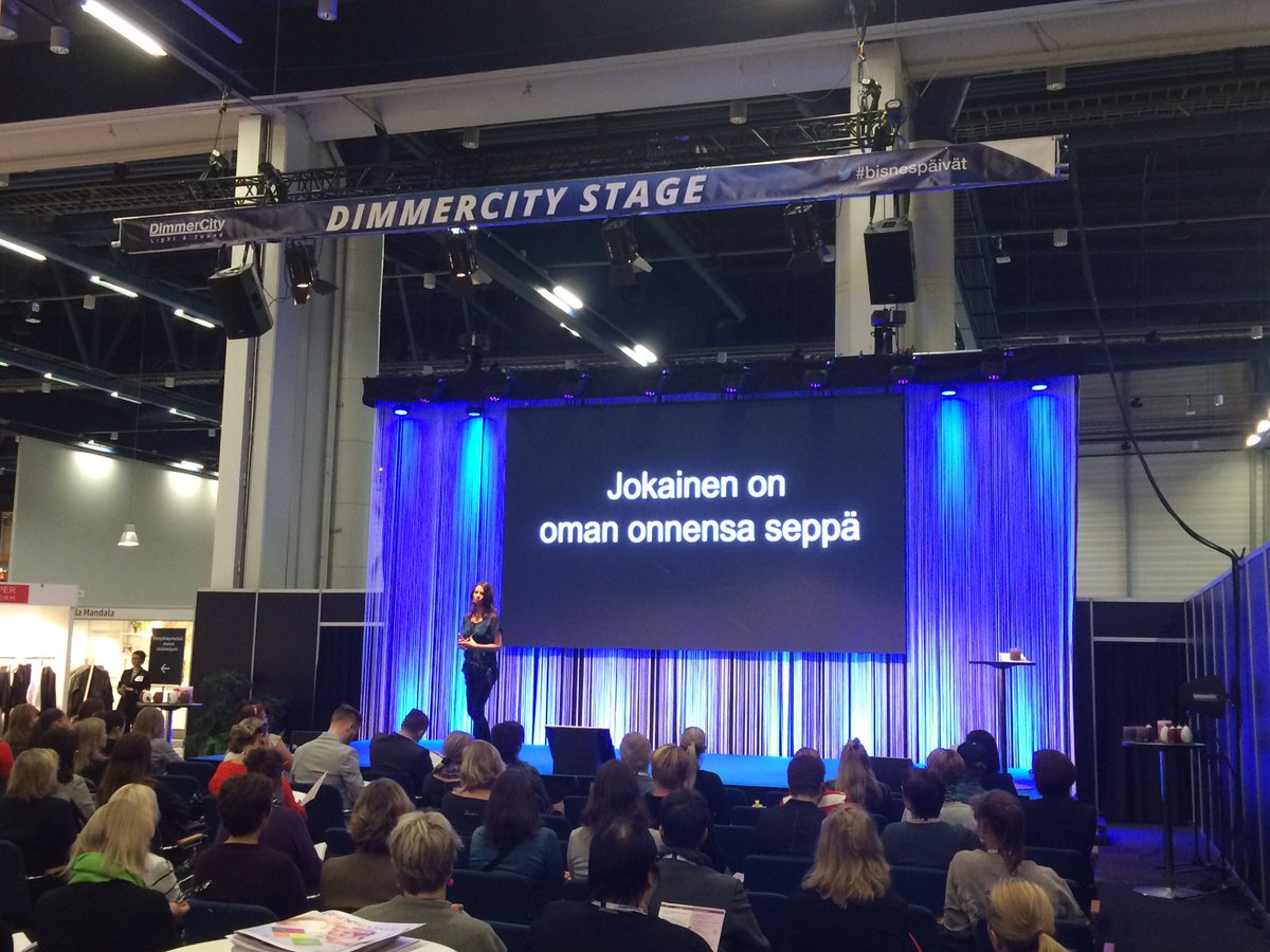 Bisnespäivien #Dimmercity Stagella nyt @KirsiSalo_Coach #bisnespäivät #speakersforum