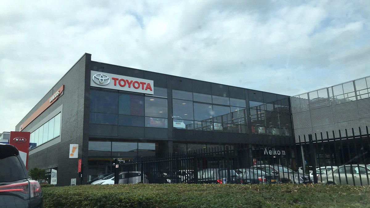 Afspraak met Kooijman Utrecht. Ik laat mijn Opel maar even buiten het hek staan...