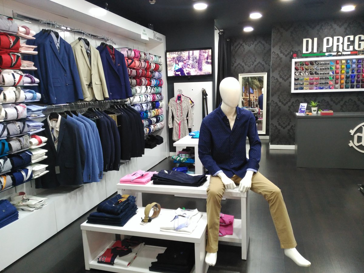 DiPregocentral's tweet photo. Nuestra tienda en @ccespaigirones # Nueva colección# otoño 2016# moda# camisas#trajes#complementos https://t.co/4ehP35d5Or