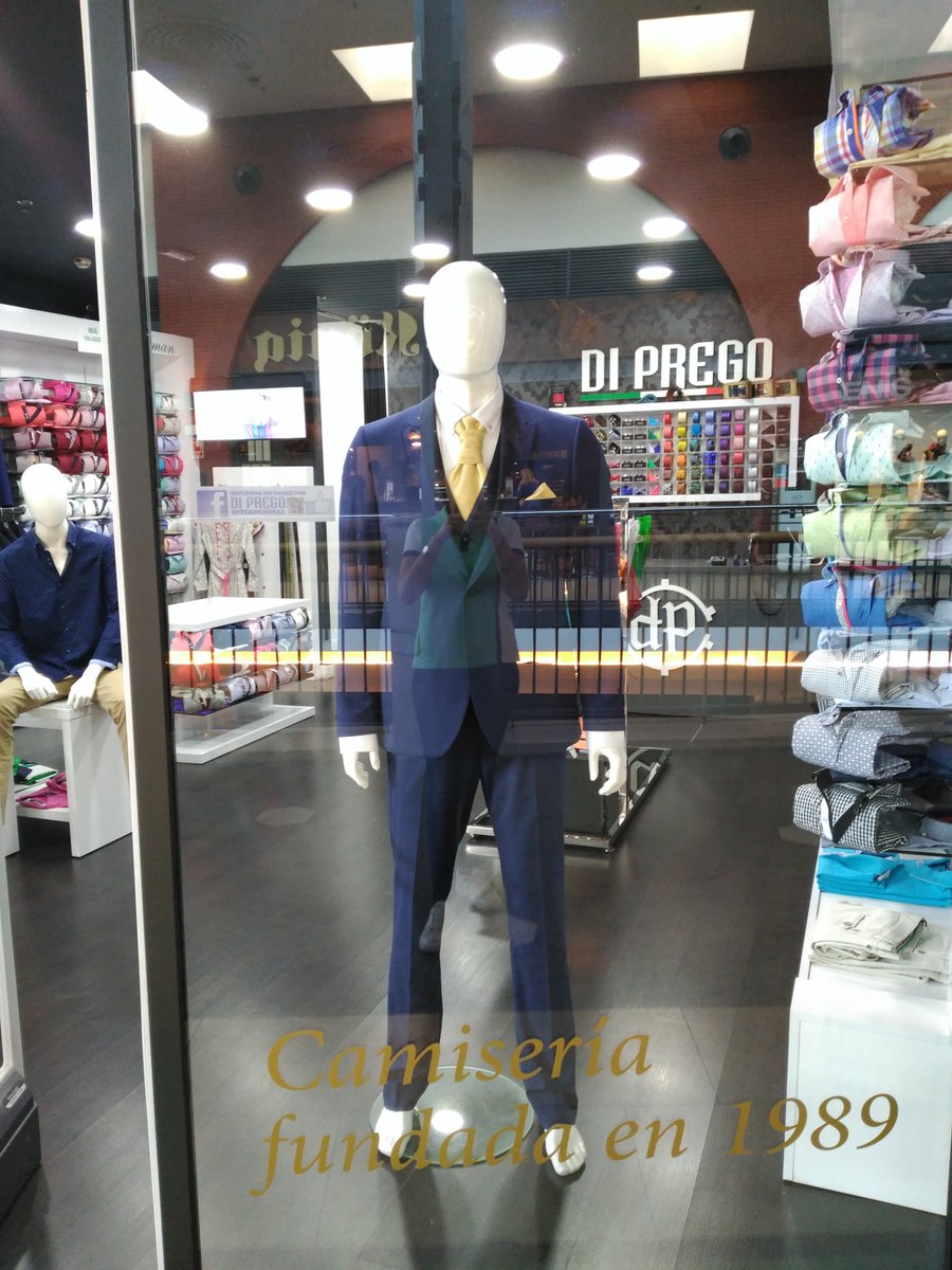 DiPregocentral's tweet photo. Nuestra tienda en @ccespaigirones # Nueva colección# otoño 2016# moda# camisas#trajes#complementos https://t.co/4ehP35d5Or