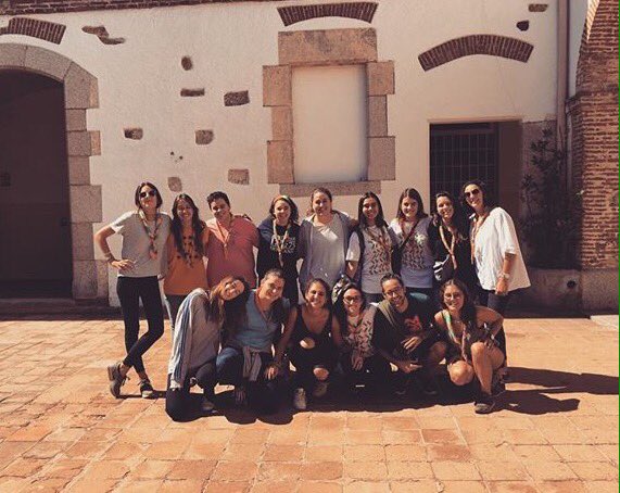 Zona15MCECC's tweet photo. PRESENTACIÓ dels equips de #monitors/es dels esplais de #Zona15MCECC: @lOlladeGrills,@EsplaiStPere, @EsplaiPremia i @Esplai_Erol!!💛🌴 https://t.co/ZDdcY7JKHO