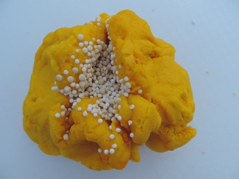 MayhemJode's tweet photo. How to use sago and playdough as a sensory play invitation https://t.co/eIUPfWeHAF #sensoryplay #earlyed #eyfs #ece https://t.co/r3kXDfnMBN