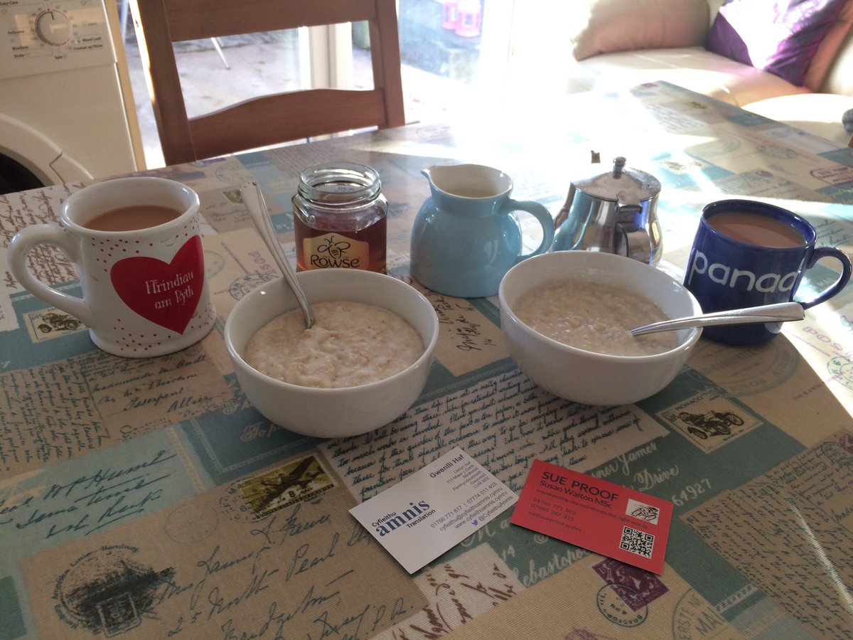 CyfieithuAmnis's tweet photo. #BrecwastBusnes gwledig / rural #PowerBreakfast gyda @SueProof . Bwyta uwd, dude! @Quaker https://t.co/bvqV8UXsl6