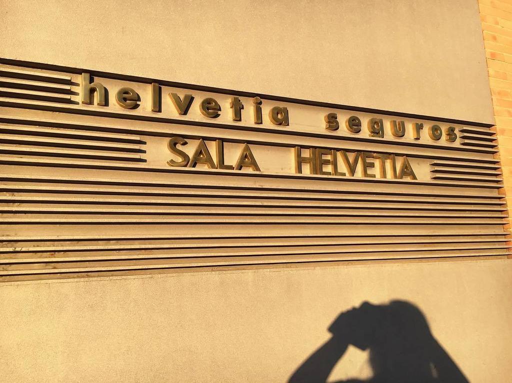 RollTheBarrel's tweet photo. Sign style. ☀️👌😎👍👊 #sevilla #seville #font #helvetica #signstyle https://t.co/gHBarITspk https://t.co/Tfh9p6A5jK
