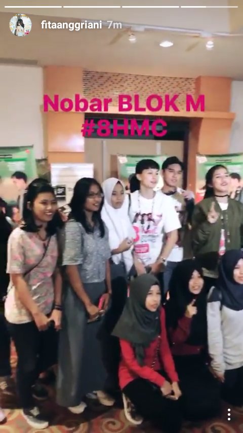 azofers__fc's tweet photo. Keseruan nobar di blok m td nihh guyss brg @azofrangga @fitaanggriani @ReginaRengganis @8H_TaklukanCowo #8harimenaklukancowo #8HMC https://t.co/IbSXt7kVy5