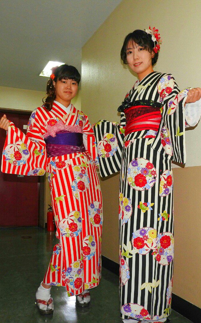 浅草着物レンタル華雅 Hanaka Twitter પર 双子コーデです 色ちがの縦ラインの着物をお選び頂きました またまた ご利用頂きありがとうございます 浅草着物レンタル華雅 着物 双子コーデ ハーフアップル メイク 和柄模様 スカイツリー 写真撮影