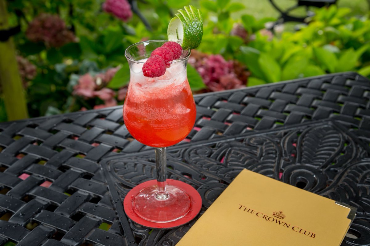 CrownClub_Gsy's tweet photo. Rum Fun- Your fav @cocktailweekgg cocktail! 
 @HavanaClub_UK , @hautmaison Raspberry , Fresh Rasp, Apple Juice, Soda
https://t.co/66BoCrhetw https://t.co/lZNL6v3Wwh