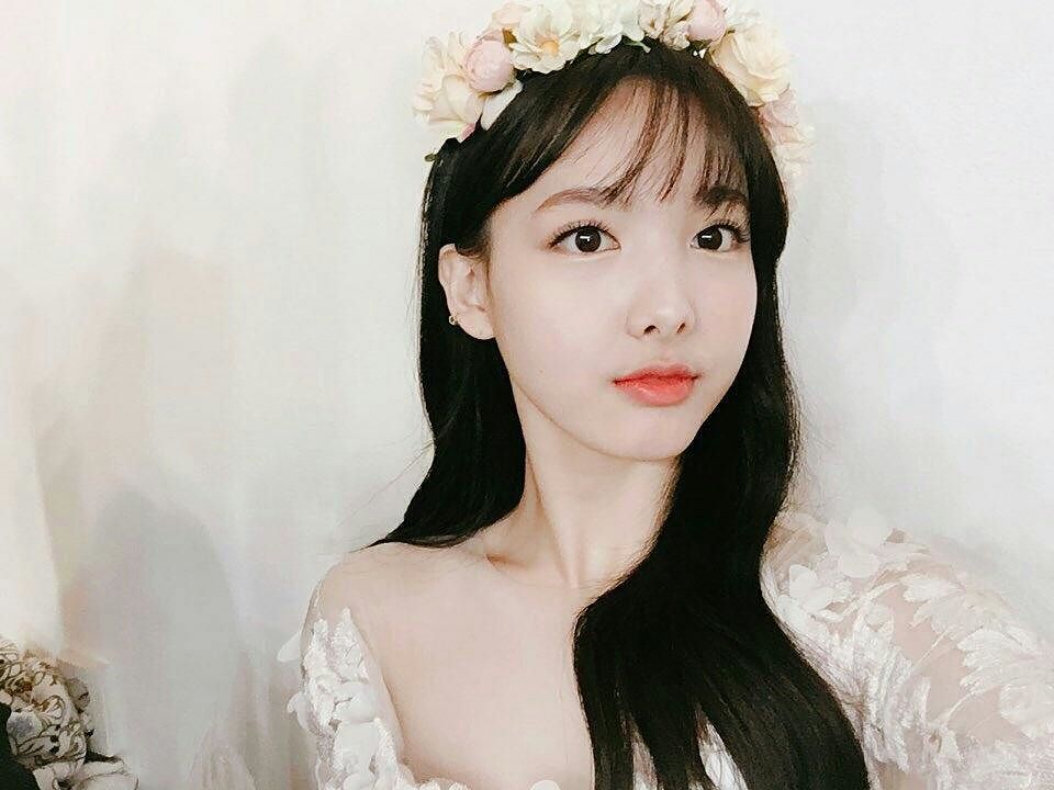 LaulaKar's tweet photo. #HappyNayeonDay @JYPETWICE https://t.co/TvsqgWszbg