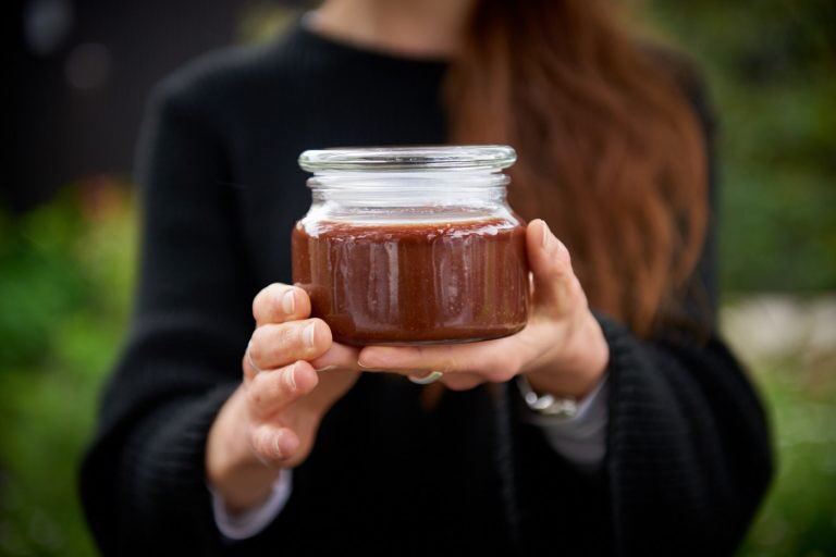 A simple recipe for the most beautiful edible body scrub🍫👌🏼 nurturefromwithin.com.au/importance-sel… #selfcare
