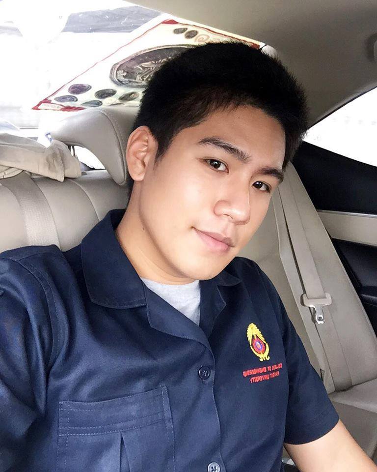 PondChalatAF11's tweet photo. ถ้าไม่มีเขาแล้วเราจะรักกันไหมม เย้ยยยยย 😜 FB : Chalat Gamaol @PONDCONVANS #pondconvan https://t.co/Pqkkb1AcCq