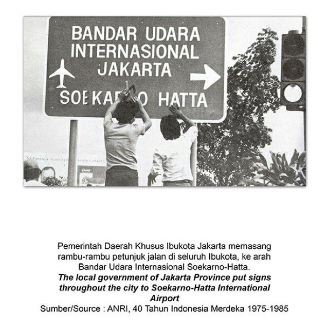 ivandryRs's tweet photo. Petunjuk arah ke bandara versi tempo dulu, tetep gak kalah kerennya.
#T3untukIndonesia
#AP2untukIndonesia https://t.co/8fr2Ib7q8V