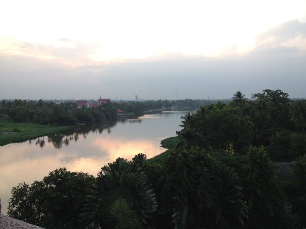 juthamasHADF's tweet photo. Really love this river #sampran https://t.co/SRjCQUycFb