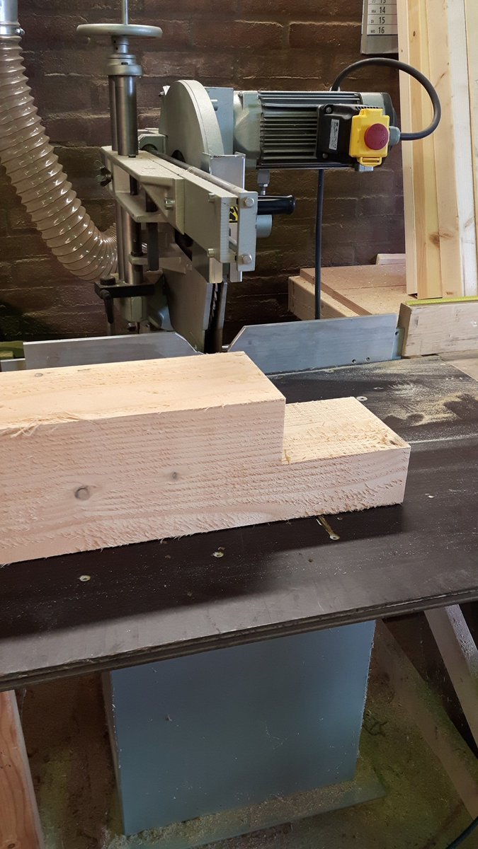 HoutbouwdeVries's tweet photo. Terrasoverkapping leveren met de #graule inkepen en afkorten voor een perfect eindresultaat @TijhuisBV https://t.co/jrgStQVlFQ