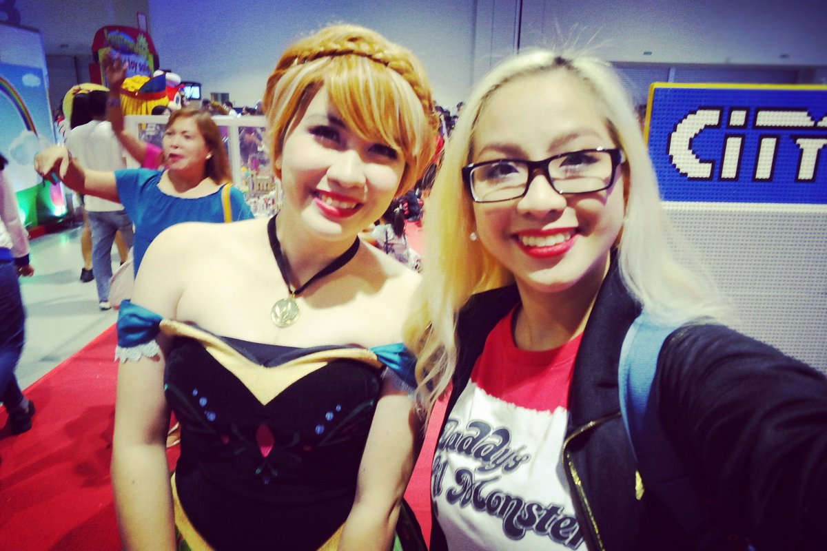 MsPattiMarc's tweet photo. Anna and Elsa?
#tbt #asiapopcomicon2016 #apccph2016 @asiapopcomicon #annaandelsa #frozen #blondehairdontcare https://t.co/dhS6dQOm4E