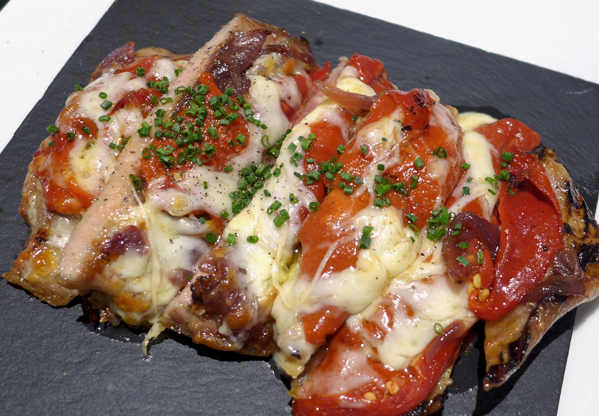 Secret ibèric, povolone, piquillos confitats i compota de ceba... <a href="/GenialSbd/">Genial SBD</a> goo.gl/Fekhhm