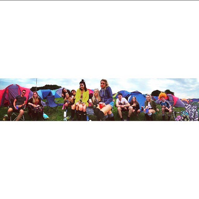 JodieJo40366682's tweet photo. Take me back 😩 #Creamfields16 #friends #creamfieldsblues #tbt #summer16 🙌🏽💃🏽🎪🔊☀️🍻🍸💕 https://t.co/bCuGUnWnAQ