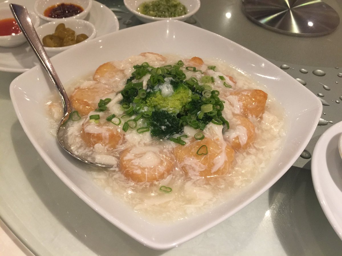 STrebeccatan's tweet photo. Every meal should be fabulous. Life's too short to have bad meals #capitolpiazza #fourseasonsduck #chinesefood https://t.co/UX2SSAwteK
