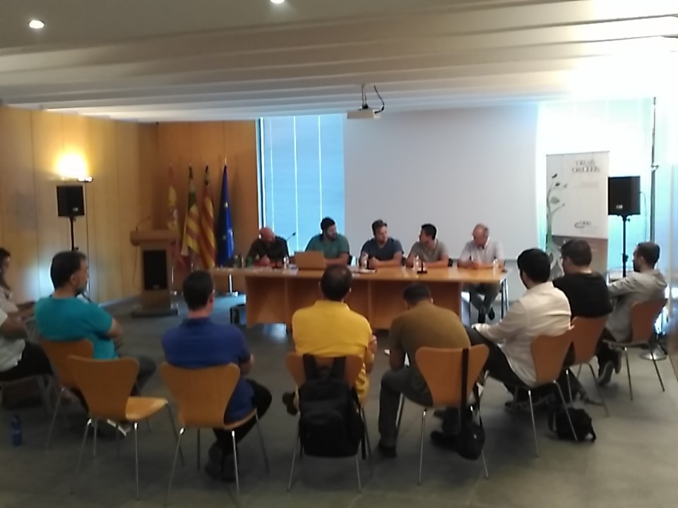 CEEICastellon's tweet photo. Empieza mesa ,modera @sansanal @geekshubs , con Diego @CreaSolid , @UtopicEstudios , @weiweicc @Picairdrone y José Cerisuelo @Mecaduino https://t.co/UUwuJXCofh