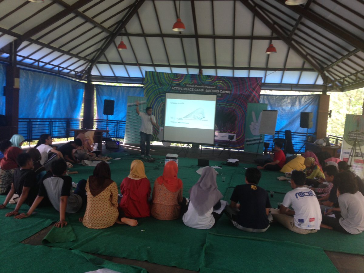 PUSADparamadina's tweet photo. "Tahapan Konflik" oleh @acenghusni dlm Peace Camp 2016 #PeaceDay @READY_INA https://t.co/n5sfdzuWtL