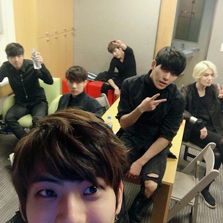 Nureeyah_5's tweet photo. "..พี่จางมาอัพไอจี...แต่มีความเบลอ..ชิชิ"
#สเตจแรกวันนี้
#Mcountdown 
#INFINITE_ONLY 
#COMEBACK_INFINITE https://t.co/KG9KTSriiK