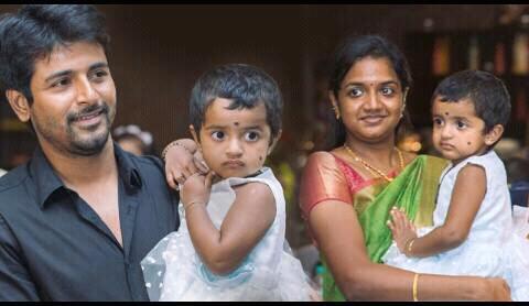 d3359b0bc19d401's tweet photo. @Siva_Kartikeyan Siva Anna intha picture fb la kidachuthu! Intha picture la iruka baby unmaya ungloda baby ah?? https://t.co/hfPcQoGOXI