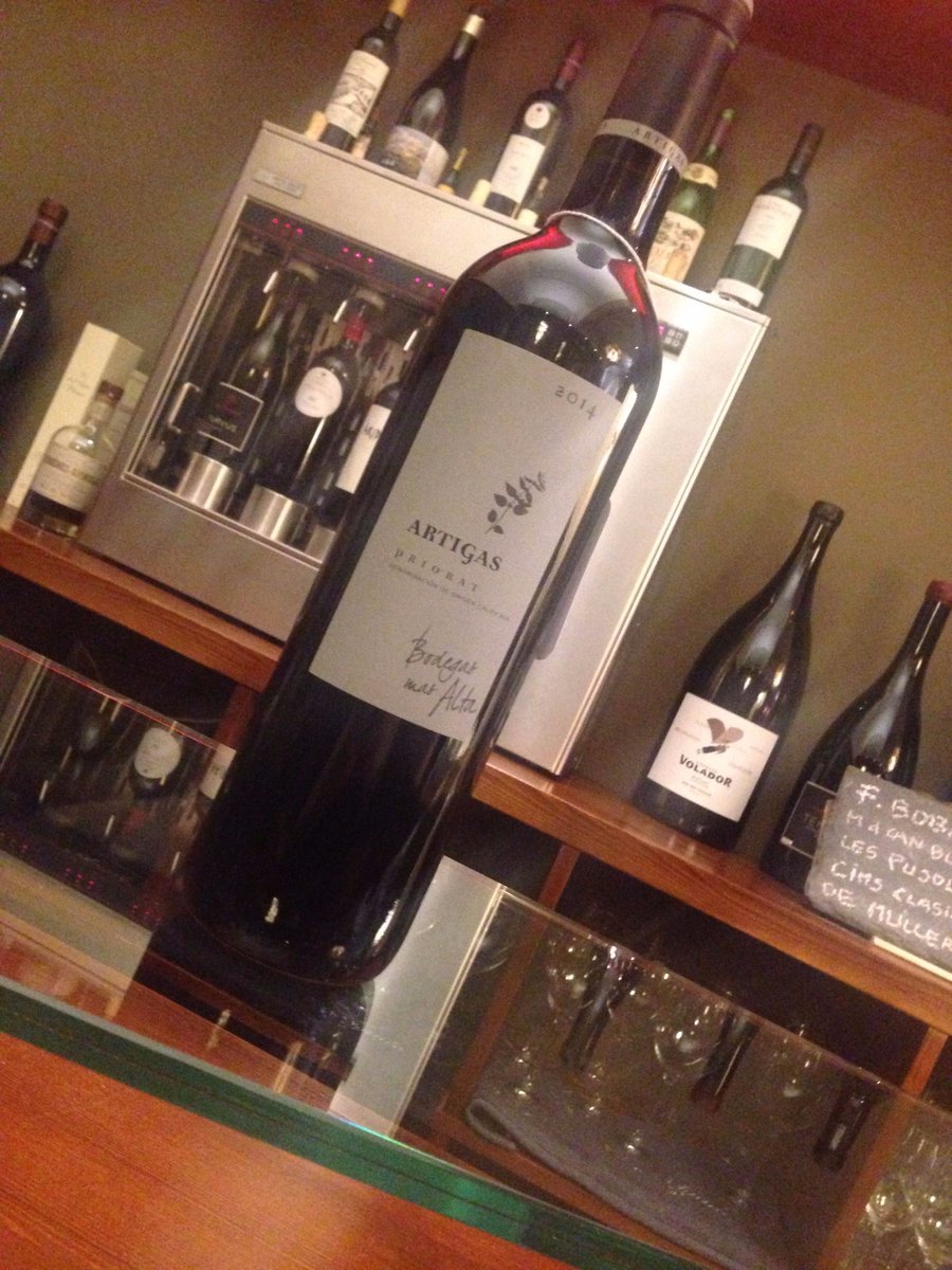 Ell #videldia és un #vi negre de <a href="/Mas_Alta/">Mas Alta</a> #Priorat. Coneixeu ARTIGAS? Si no el coneixíeu, faríeu bé en tastar-lo.
vinsprioratimontsant.com/ca/botiga/vi/a…