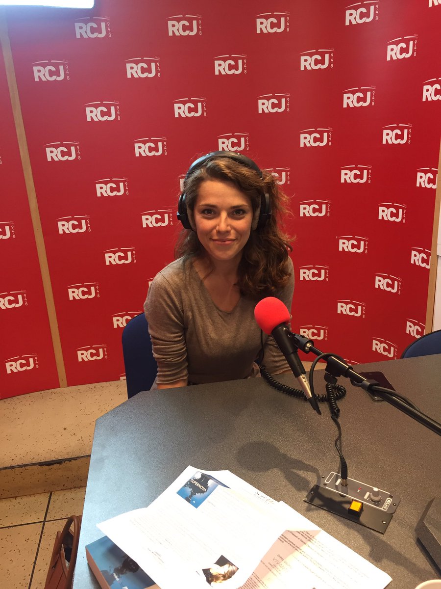 RCJRADIO's tweet photo. La chanteuse #EmmaDaumas invitée des Matinales de @s_sebbane en direct sur https://t.co/d5mLAQ31lg @EmmaDaumasTeam https://t.co/vZQzqOxkg4